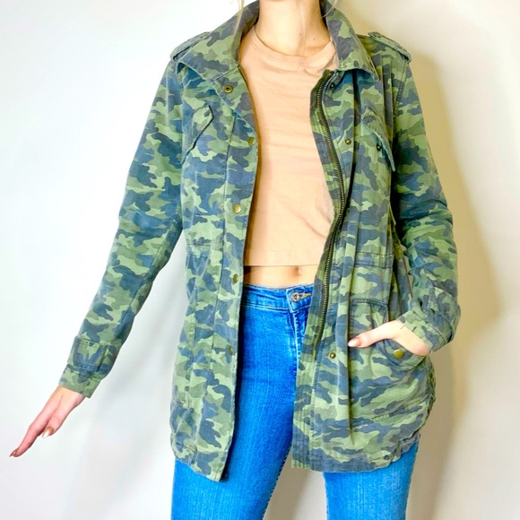 Velvet by Graham & Spencer Jackets & Blazers - VELVET BY GRAHAM & SPENCER Utility
Jacket Camouflage Size Small